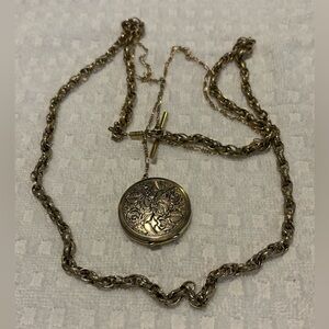 Elegant Gold Tone Locket Necklace